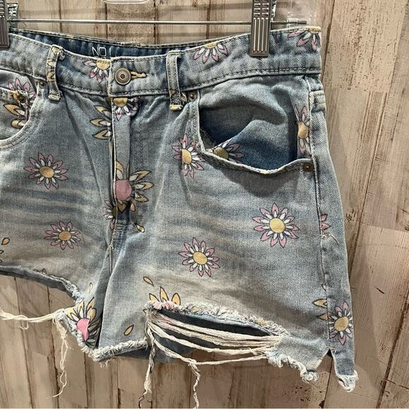 No Boundaries Denim Floral Printed Cut Off Shorts Boho - Picture 2 of 8